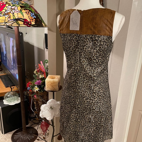 Dress - Picture 5 of 5